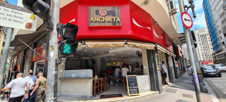 Fachada real da Nova Anchieta na esquina do Centro Histórico de São Paulo