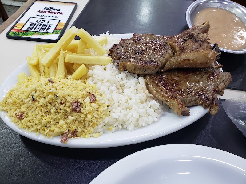 Prato do dia com carne, arroz, farofa e batata frita da Nova Anchieta